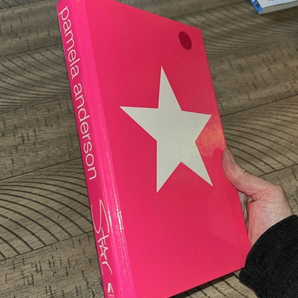 Star⭐️by PamAnderson Great beach 🏖️ read! Copyright ©️ 2004